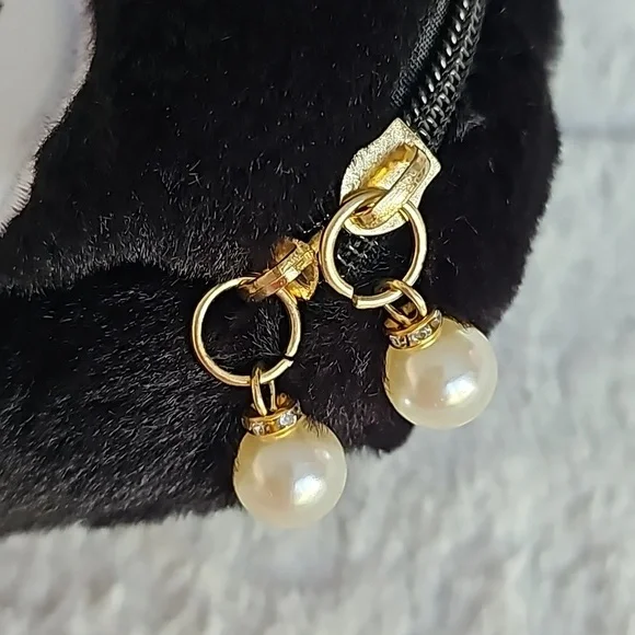 Kuromi Fluffy Makeup Pouch - Picture 5 of 7